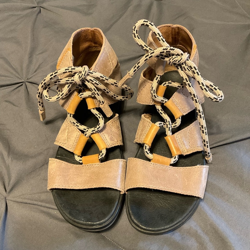 SOREL Leather Lace Up Gladiator Flat Strappy Sandals
